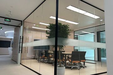 辦公室安裝鋼化玻璃隔斷可以做3米高嗎