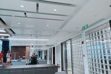 防火玻璃隔斷中間可以不要立柱嗎？ 秉帝隔斷